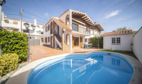 R145 Holiday house close to the beach in Roda de Bara